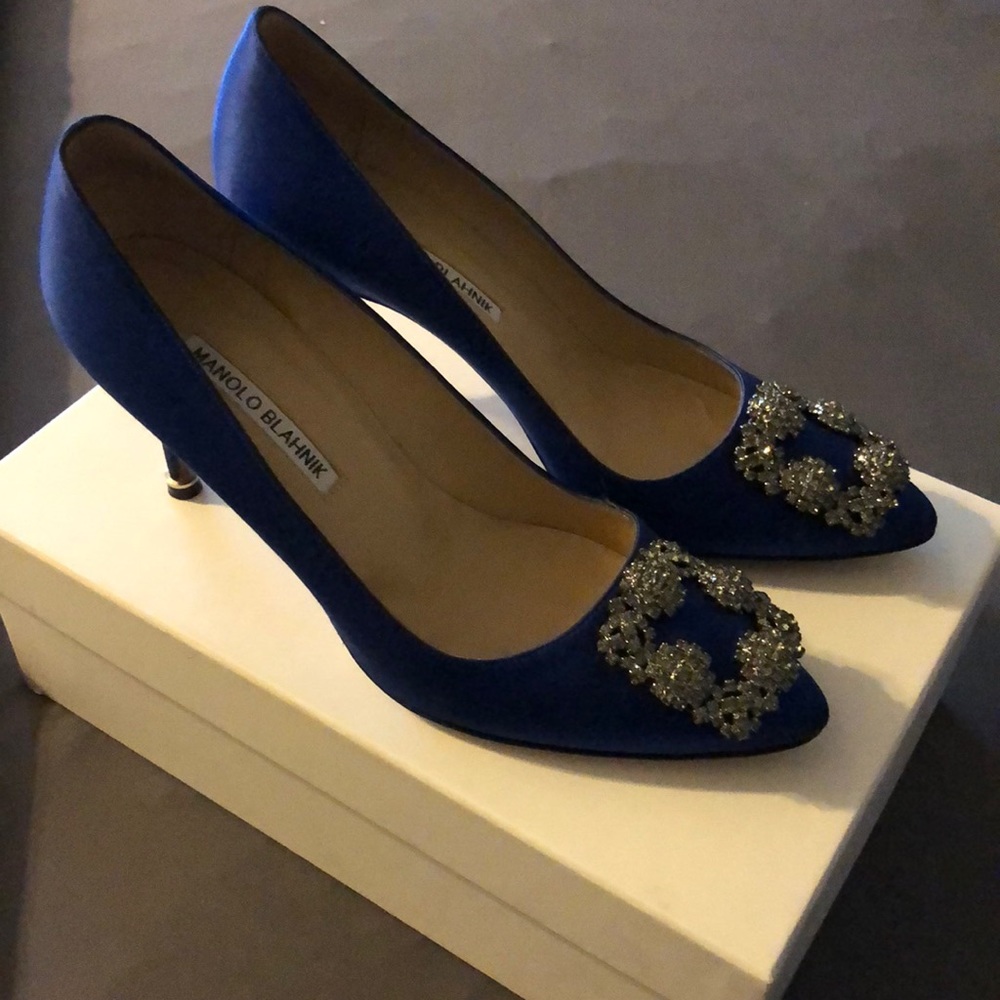 Manila Blahnik Blue Satin Hangisi